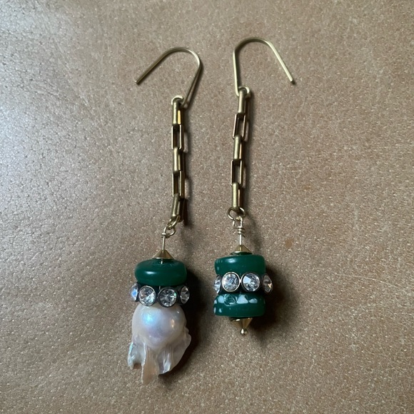 Asymmetrical baroque pearl chain bead and rhinestone earrings - Picture 4 of 5